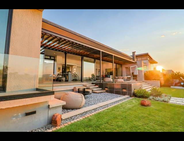 4 BEDROOM HOUSE FOR SALE IN COPPERLEAF ESTATE